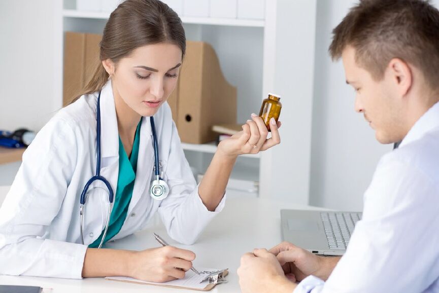 The doctor prescribes pills for prostatitis